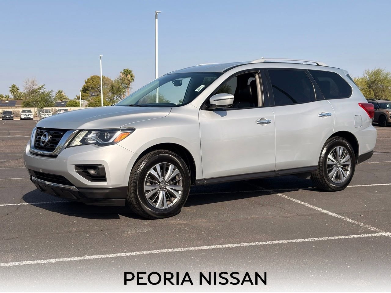 Used 2019 Nissan Pathfinder SL FWD image 1