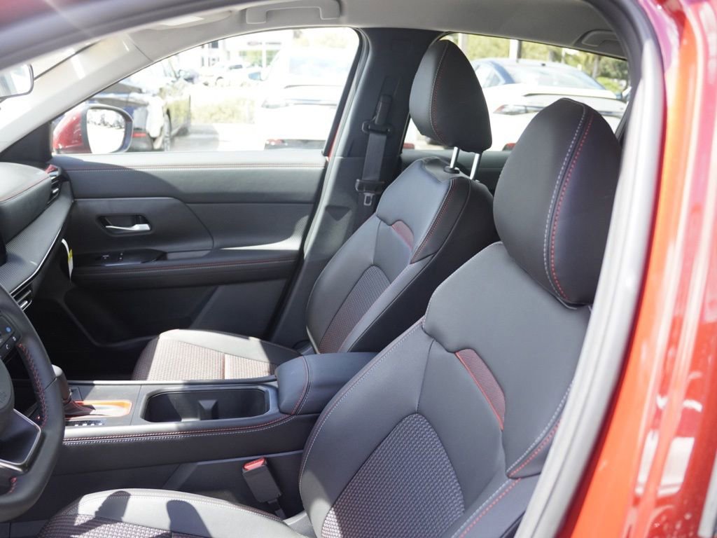 Certified 2025 Nissan Kicks SR image 16