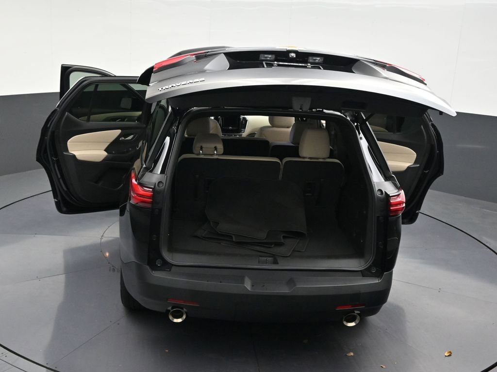 Used 2023 Chevrolet Traverse LS image 42