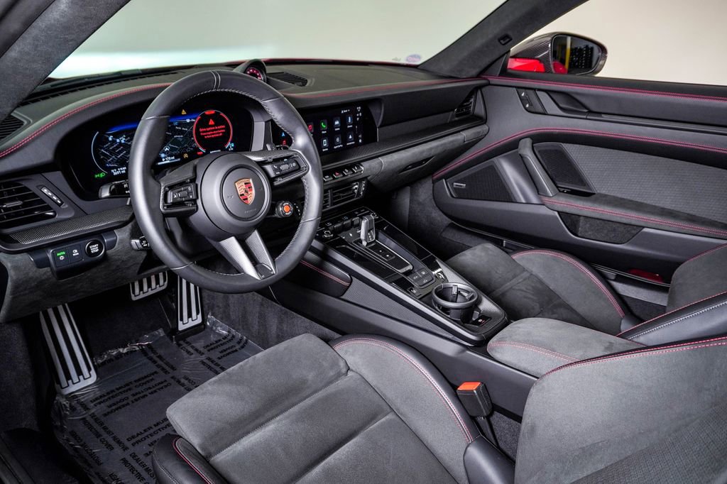 Certified 2025 Porsche 911 Carrera GTS RWD image 4