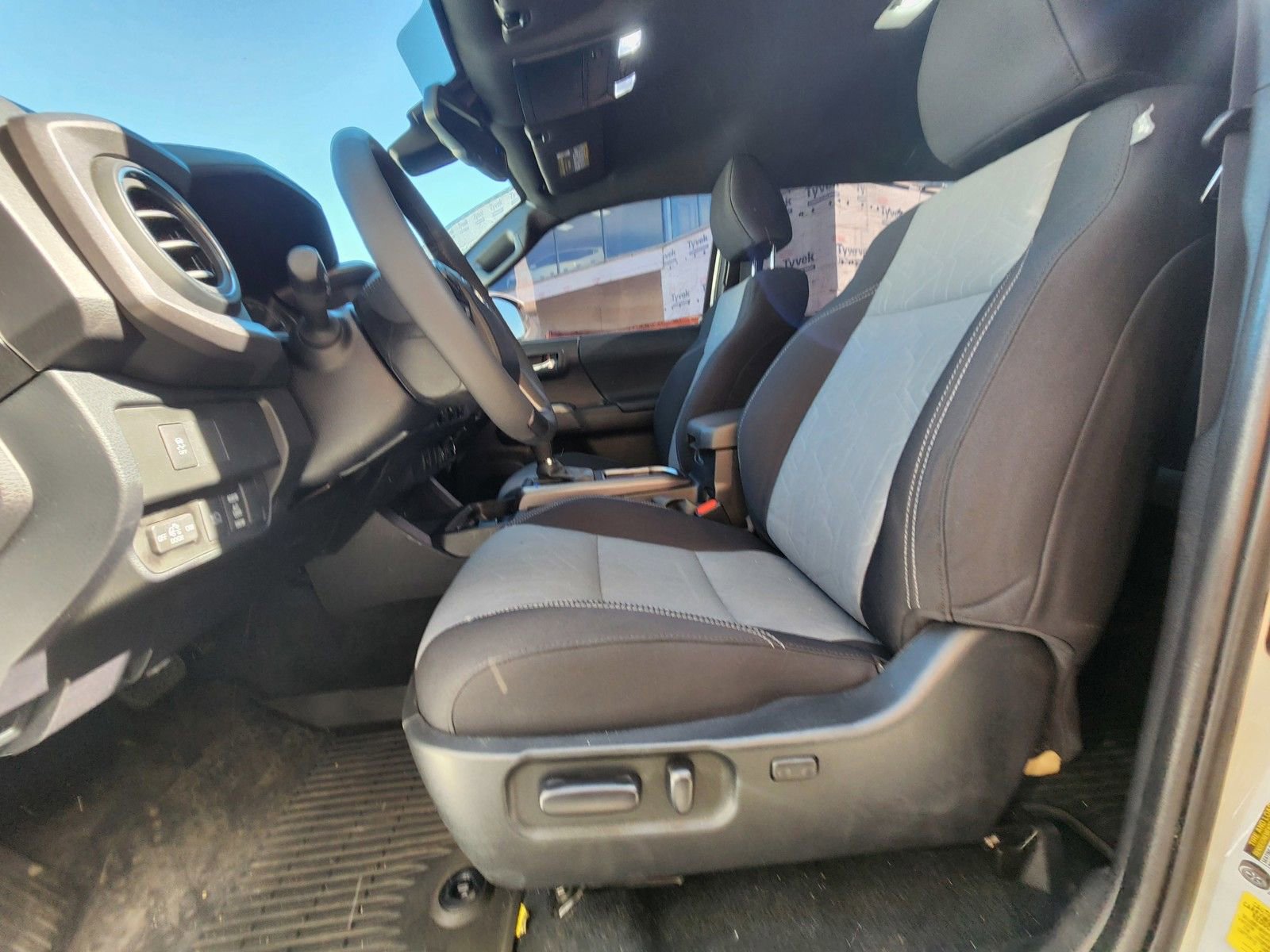 Used 2023 Toyota Tacoma TRD Sport w/ Black Out Package (TMS) image 18