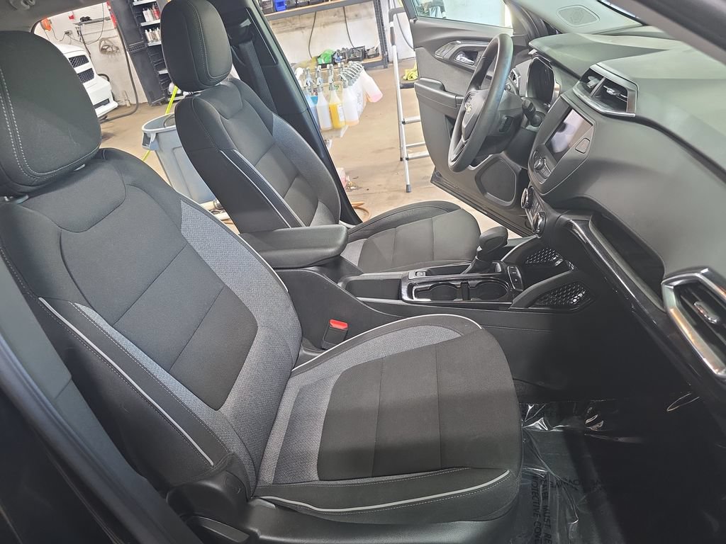Used 2023 Chevrolet TrailBlazer LT FWD image 10