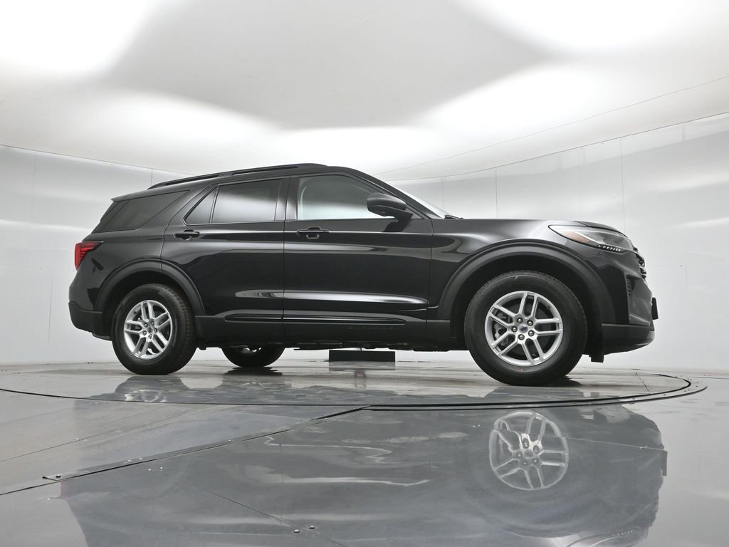 New 2026 Ford Explorer Active RWD image 3