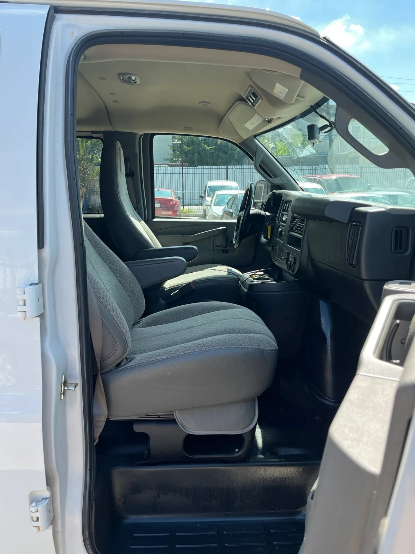 Used 2020 Chevrolet Express 2500 LS w/ Driver Convenience Package RWD image 28