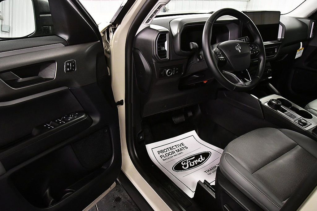 Used 2025 Ford Bronco Sport Badlands image 15
