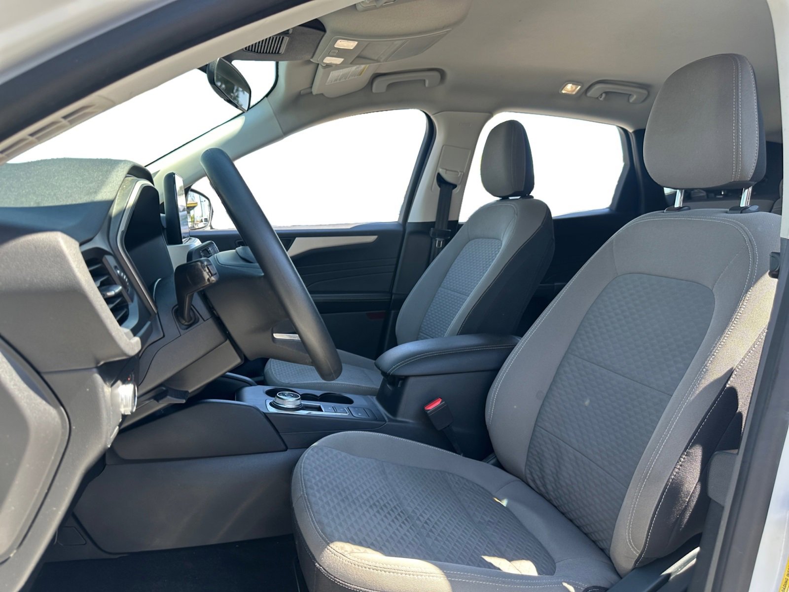 Used 2022 Ford Escape SE image 9