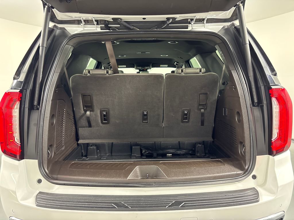 Used 2023 GMC Yukon SLT image 32