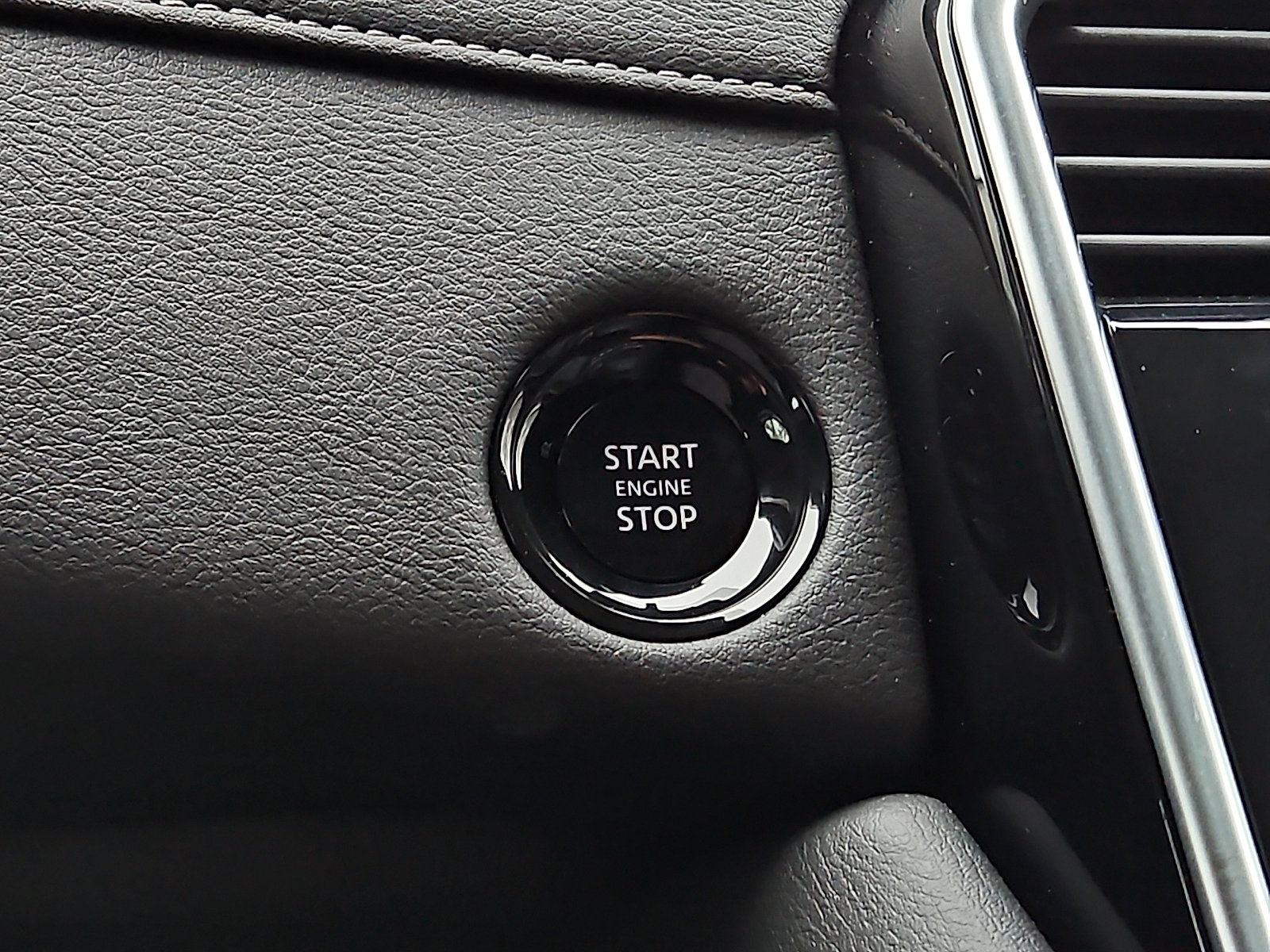 Certified 2025 Nissan Armada SV image 20