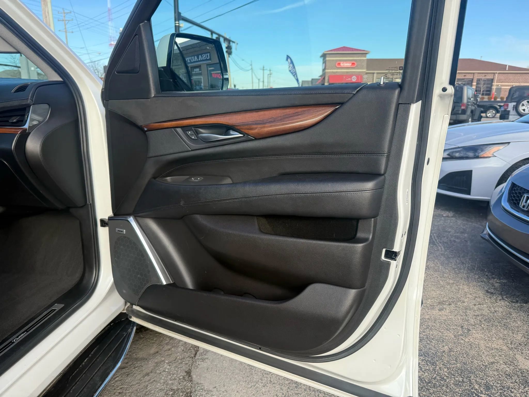 Used 2017 Cadillac Escalade ESV Luxury image 24