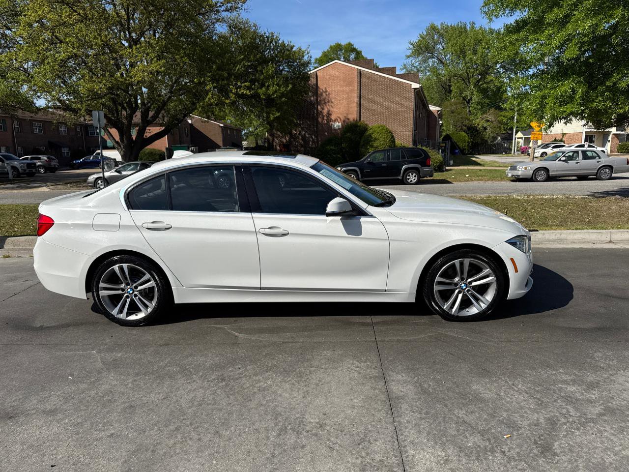 Used 2017 BMW 330i xDrive Sedan image 8