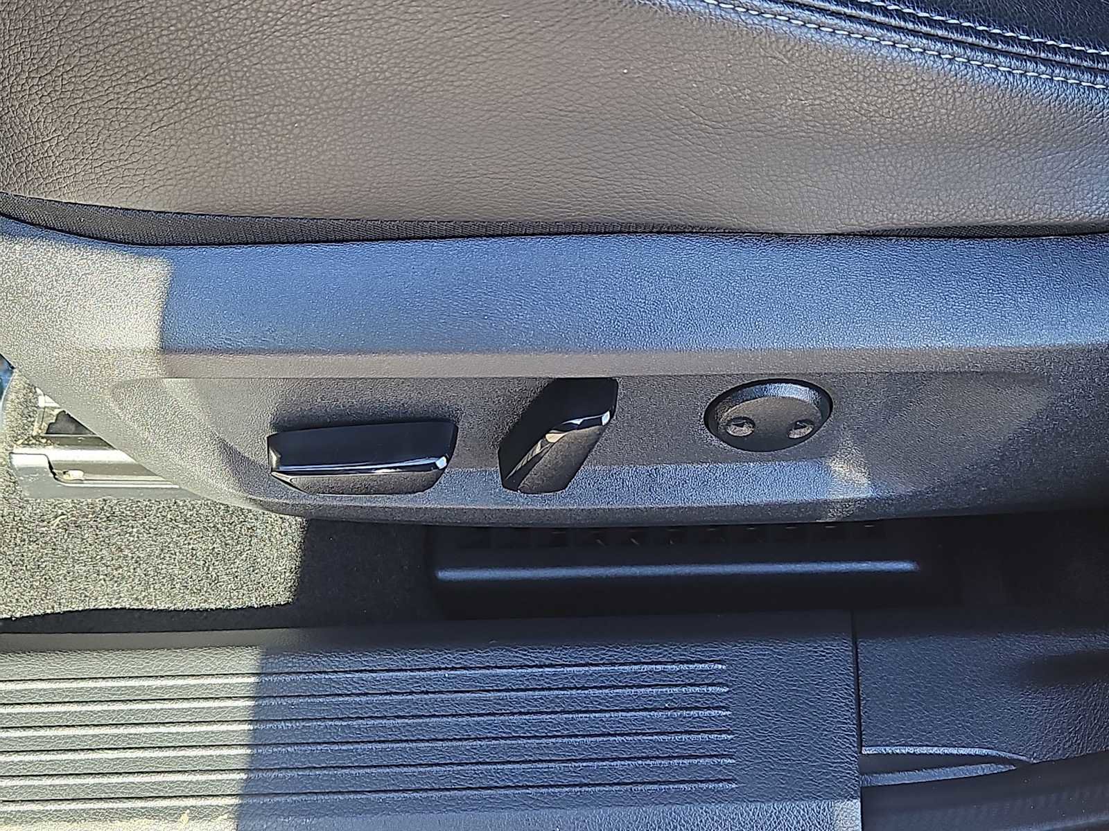 Used 2023 Nissan Rogue SL w/ SL Premium Package image 24