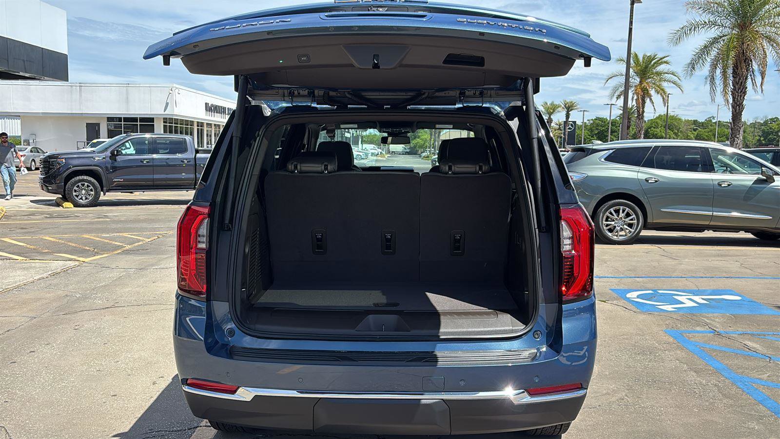 New 2026 GMC Yukon Elevation RWD image 18