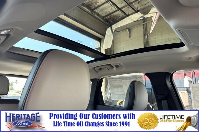 New 2025 Ford Escape SE w/ PHEV Premium Package FWD image 14