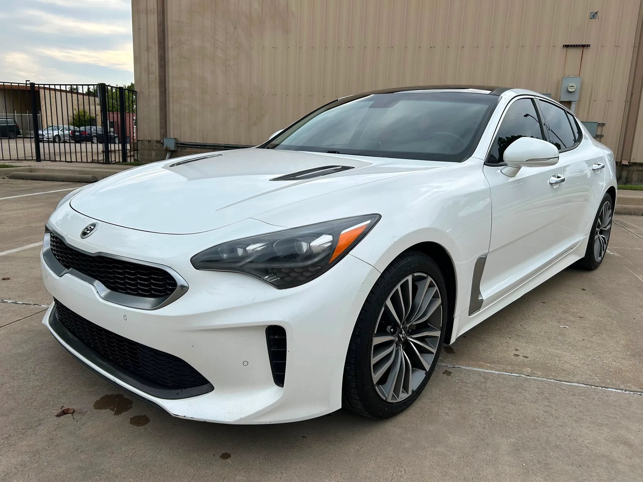 Used 2018 Kia Stinger Premium RWD image 2