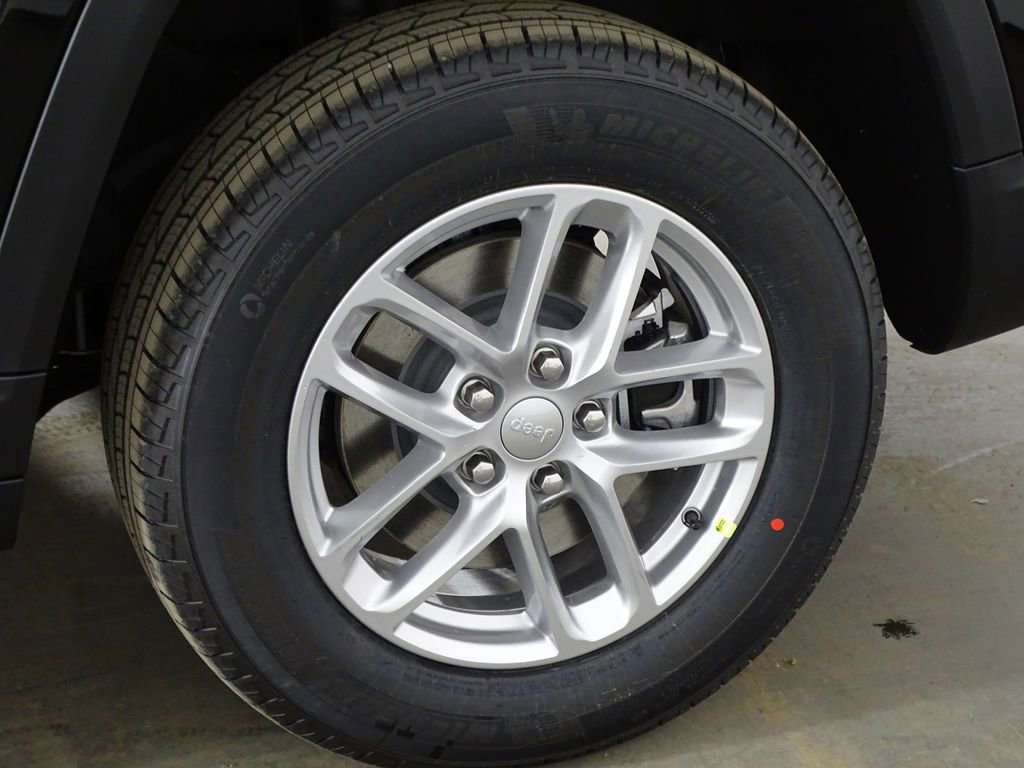 New 2025 Jeep Grand Cherokee L Laredo image 43