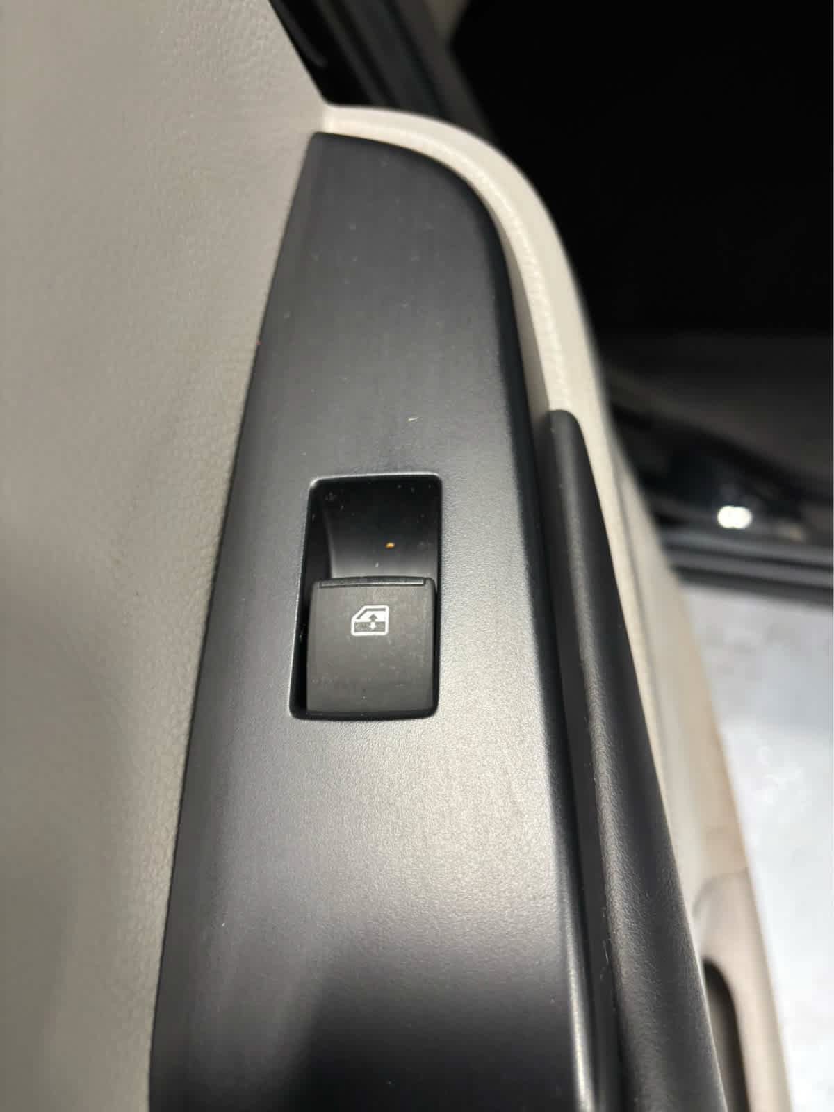 Used 2019 Toyota Highlander XLE AWD/4WD image 33