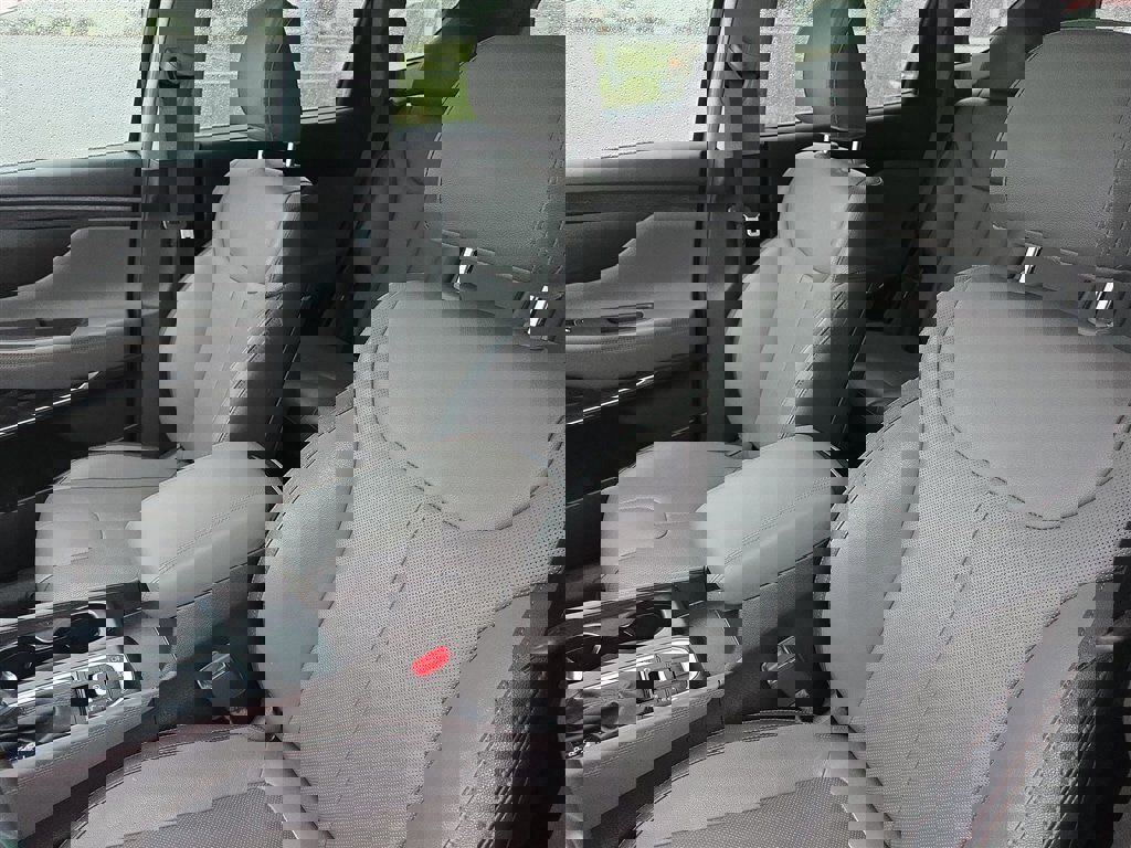 Used 2020 Hyundai Santa Fe Limited w/ Cargo Package image 13