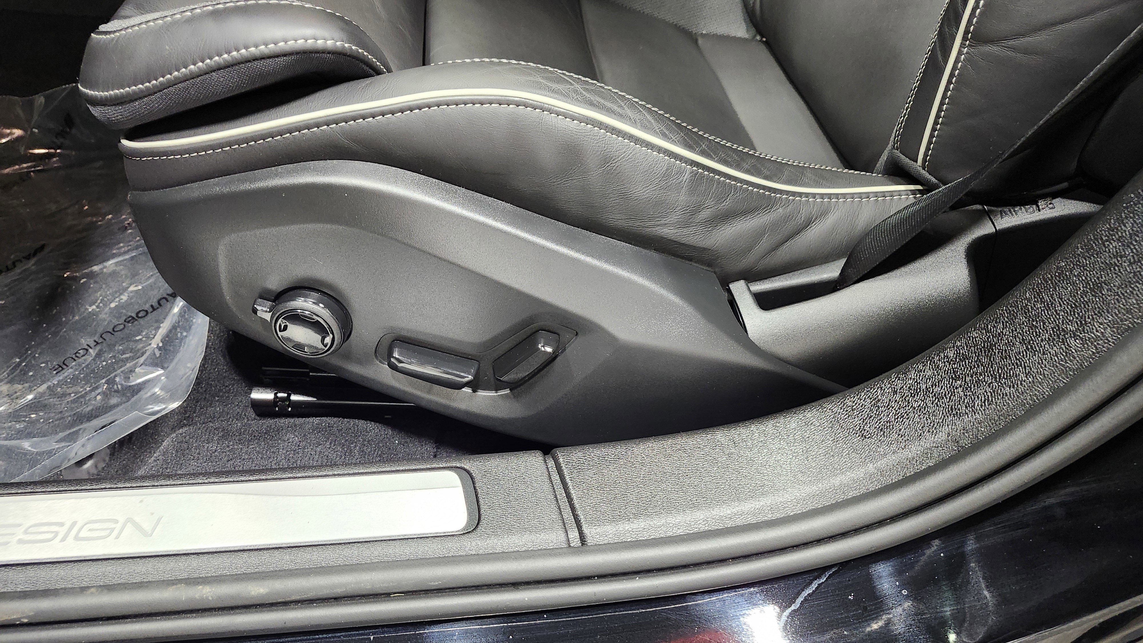 Used 2020 Volvo S60 T6 R-Design image 26