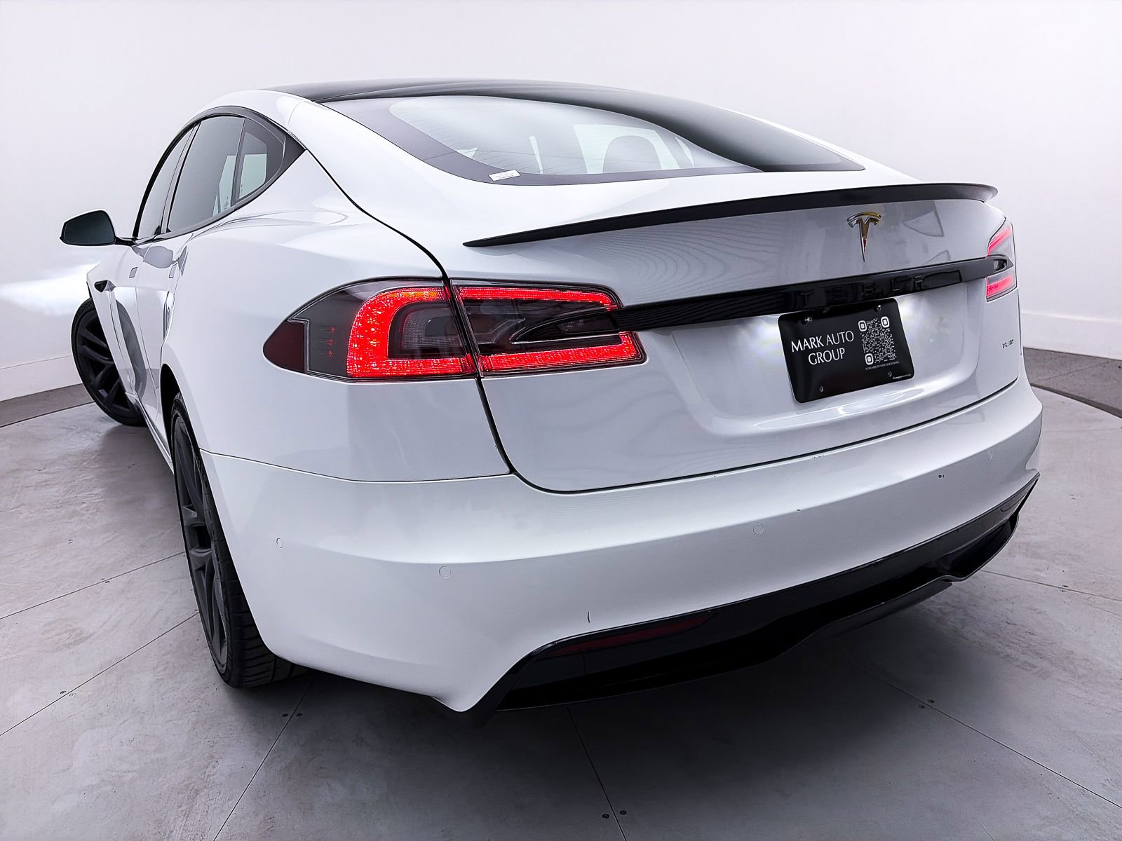 Used 2021 Tesla Model S Plaid image 8