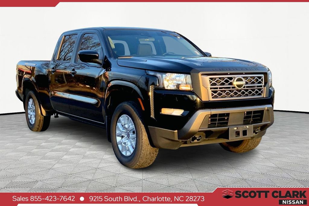 Used 2023 Nissan Frontier SV image 1