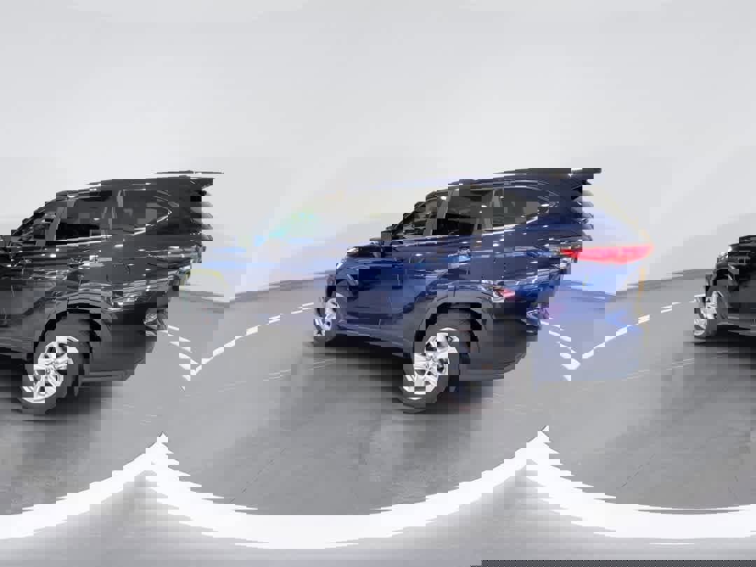 Used 2023 Toyota Highlander L image 6