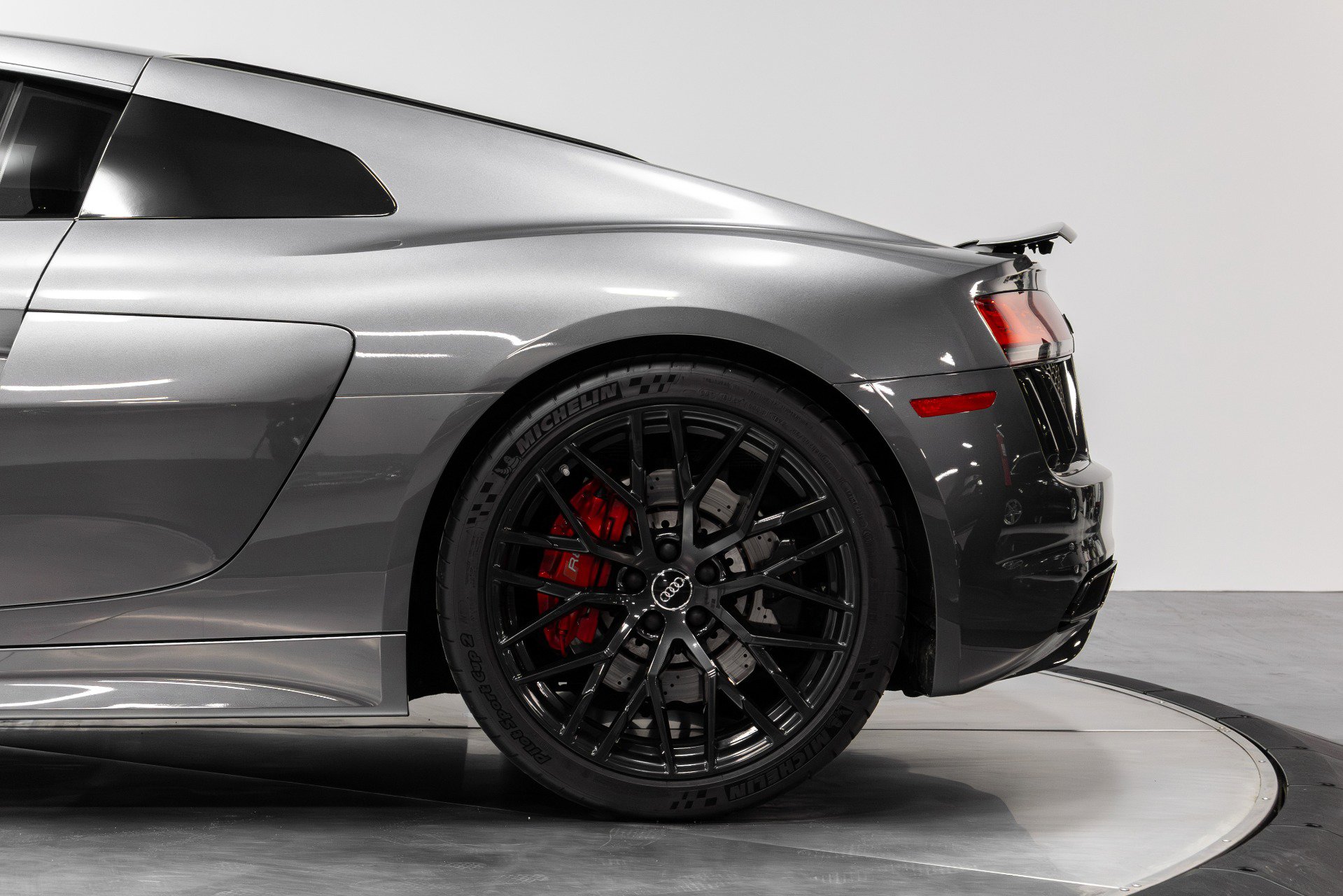 Used 2018 Audi R8 V10 w/ Premium Package image 28