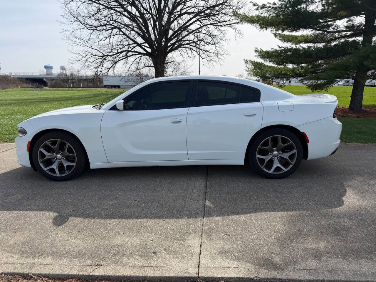 Used 2015 Dodge Charger SE w/ Power Sunroof Group image 9