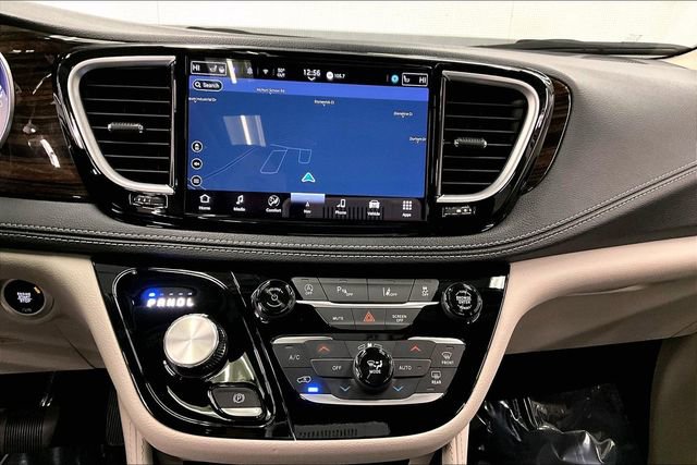 Used 2024 Chrysler Pacifica Limited image 29