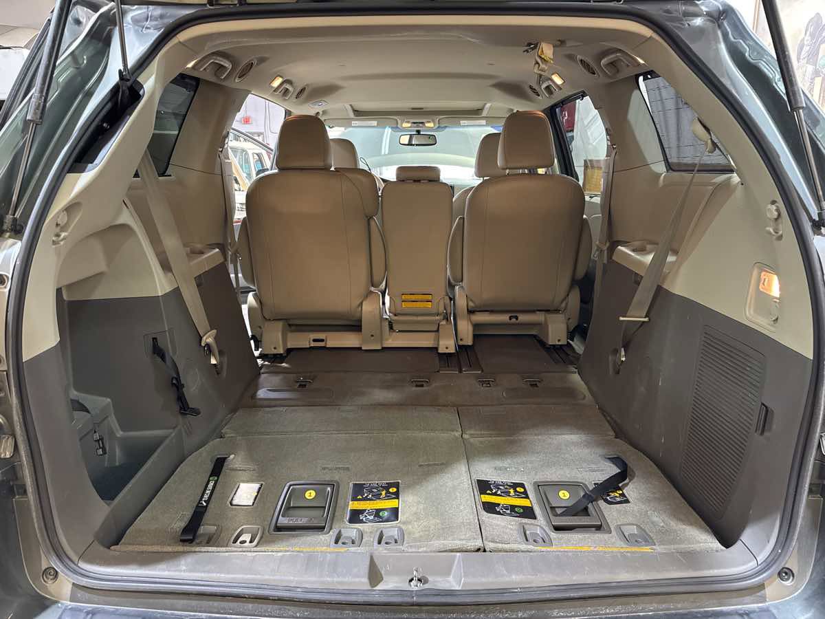 Used 2012 Toyota Sienna XLE w/ XLE Navigation Pkg FWD image 15