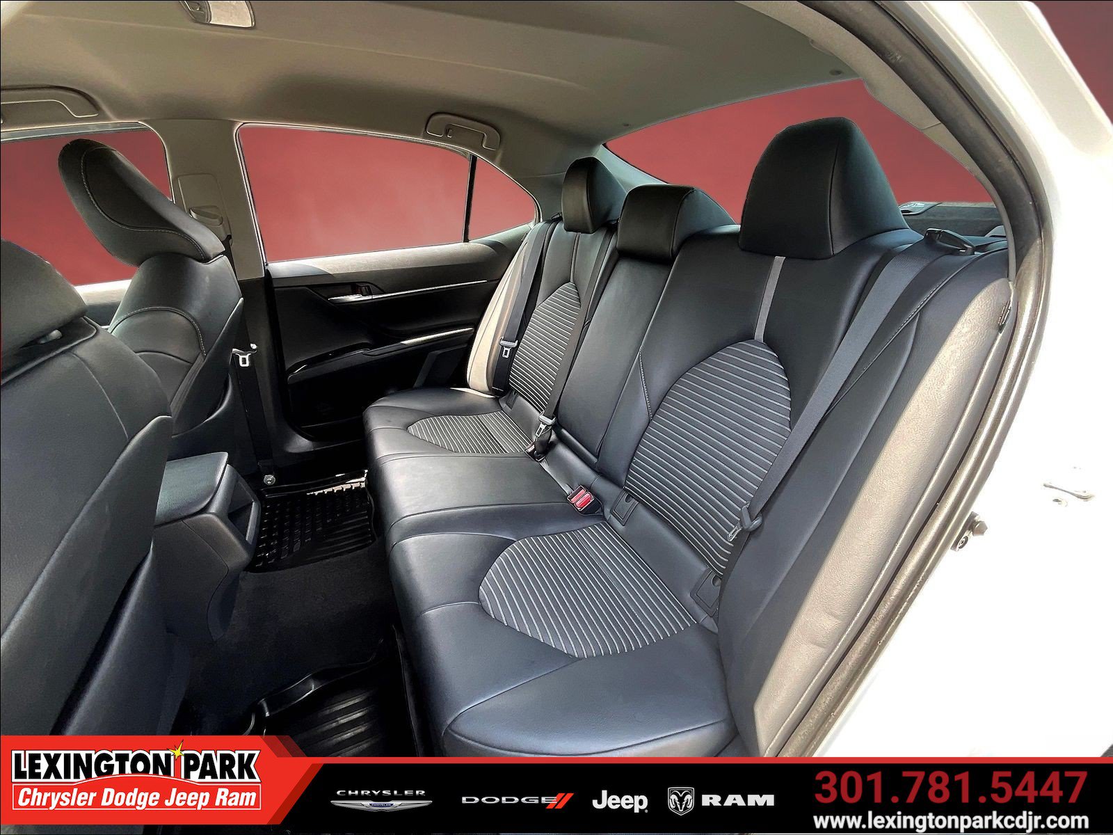 Used 2018 Toyota Camry SE FWD image 21