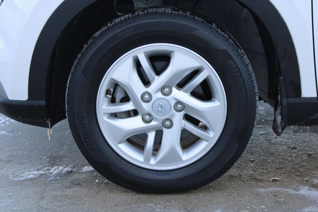 Used 2020 Hyundai Venue SEL image 28