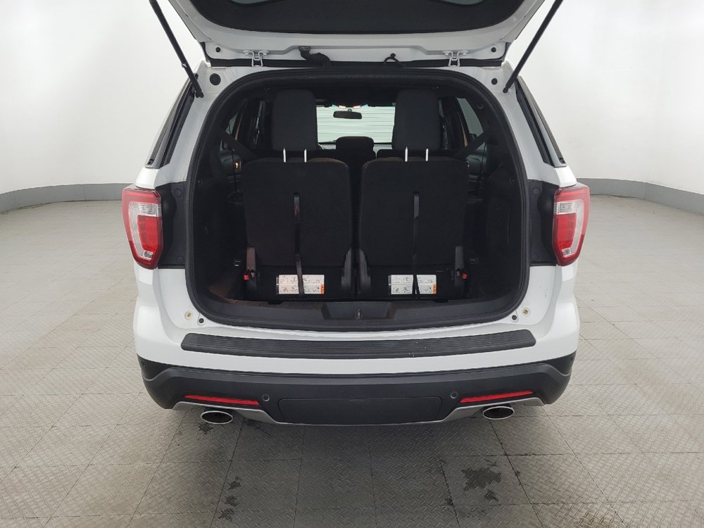 Used 2018 Ford Explorer XLT image 29