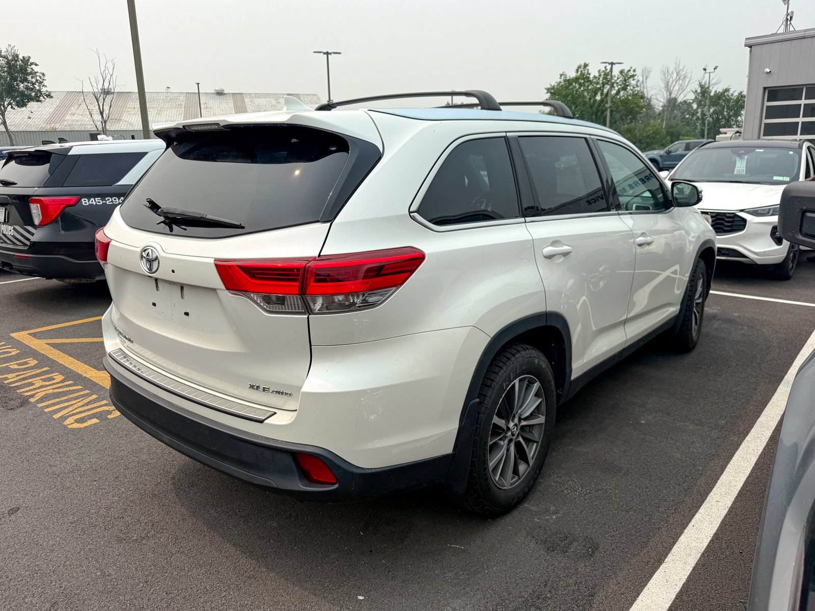 Used 2019 Toyota Highlander XLE AWD/4WD image 5