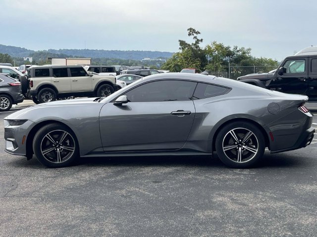 Used 2025 Ford Mustang Coupe RWD image 7
