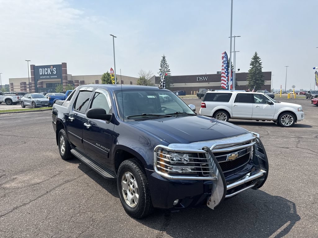 Used 2009 Chevrolet Avalanche LT w/ Convenience Package #1 AWD/4WD image 4
