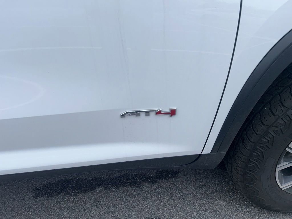 Used 2024 GMC Acadia AT4 w/ Luxury Package image 13