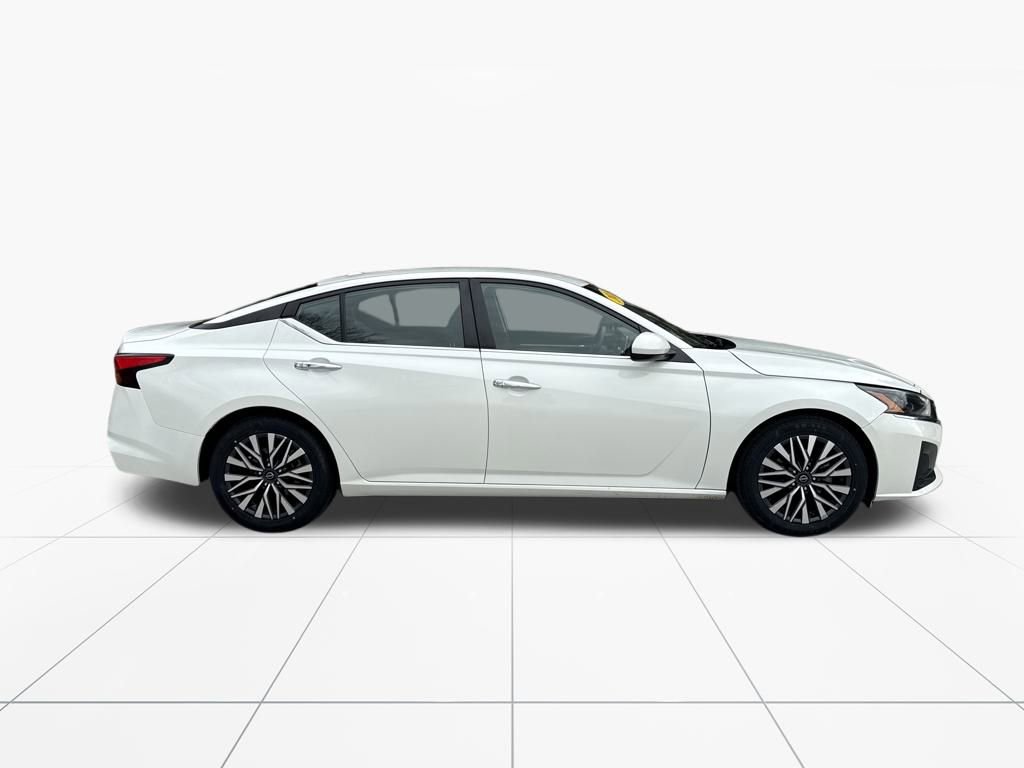 Used 2023 Nissan Altima 2.5 SV image 10
