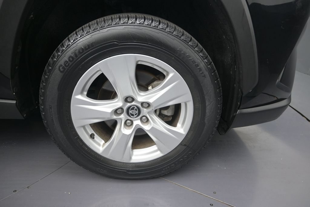Used 2020 Toyota RAV4 XLE w/ Convenience Package FWD image 9