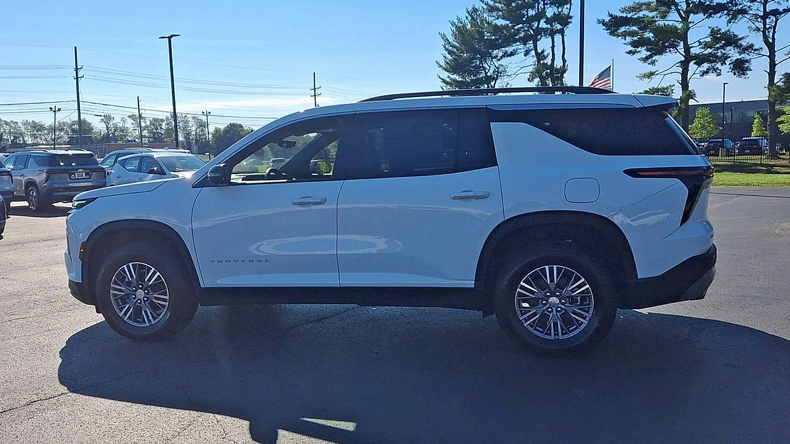 New 2027 Chevrolet Traverse LT w/ Driver Confidence Package AWD/4WD image 8