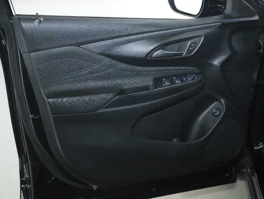 Used 2025 Buick Envista Sport Touring w/ Convenience II Package FWD image 17