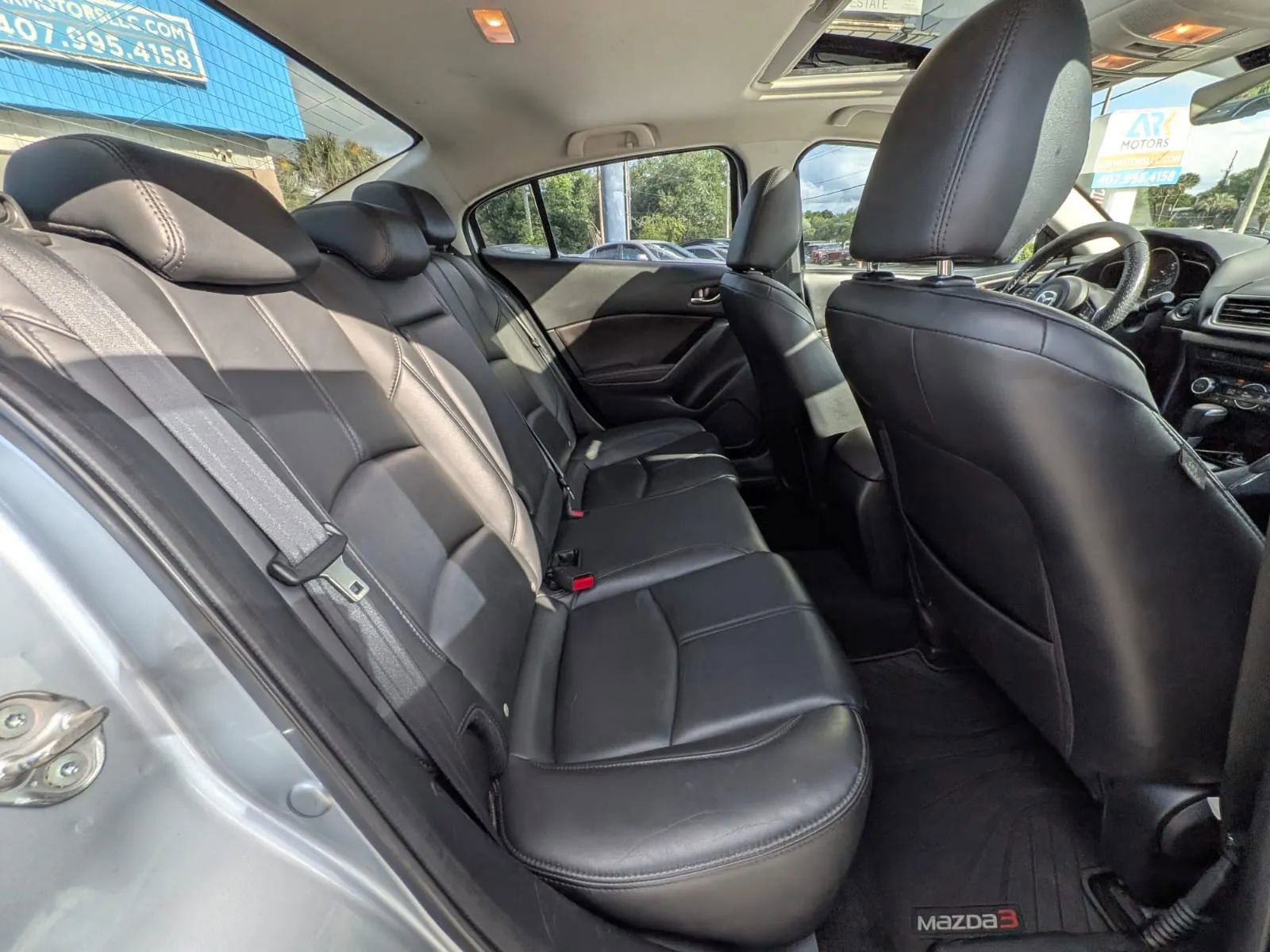 Used 2018 MAZDA MAZDA3 Touring FWD image 9