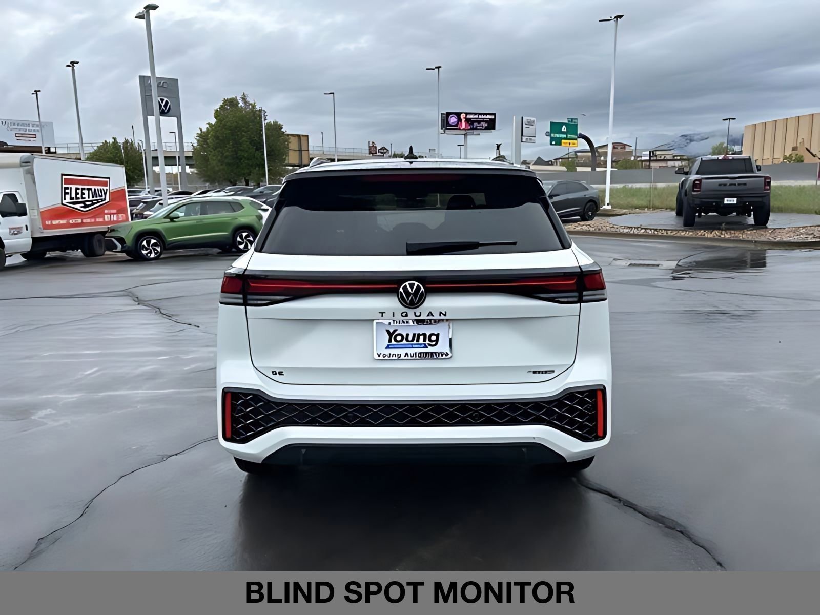 New 2026 Volkswagen Tiguan SE R-Line AWD/4WD image 4