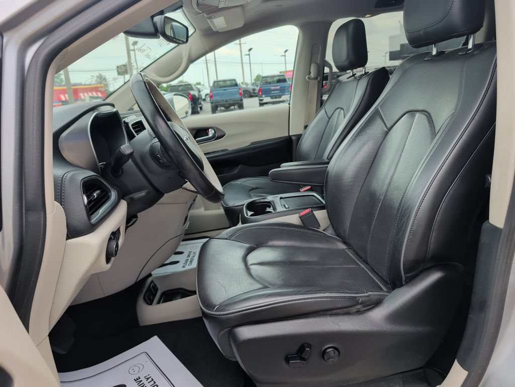 Used 2018 Chrysler Pacifica Limited FWD image 8
