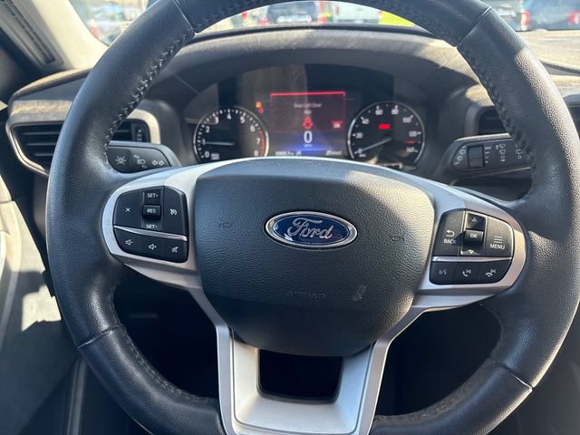 Used 2023 Ford Explorer XLT AWD/4WD image 15