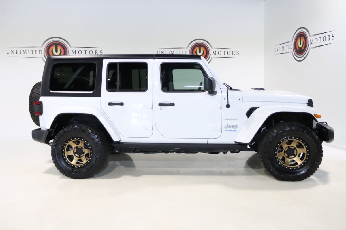Used 2021 Jeep Wrangler Unlimited Sahara w/ Dual Top Group AWD/4WD image 40