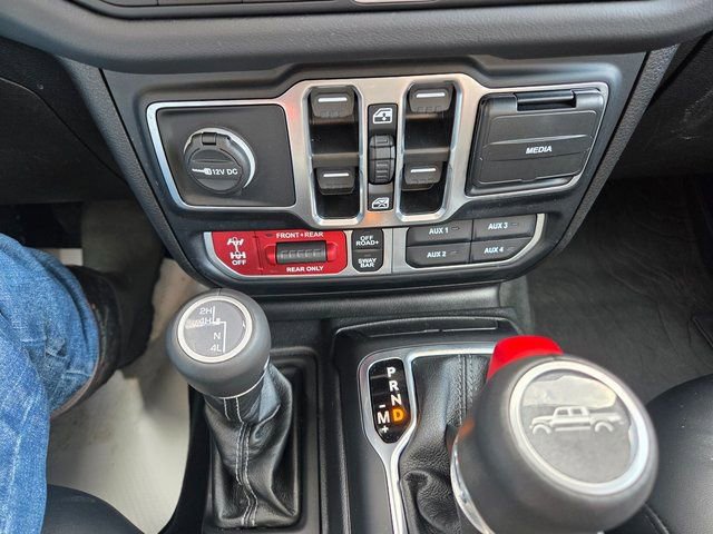 Used 2024 Jeep Gladiator Rubicon w/ Technology Group image 20