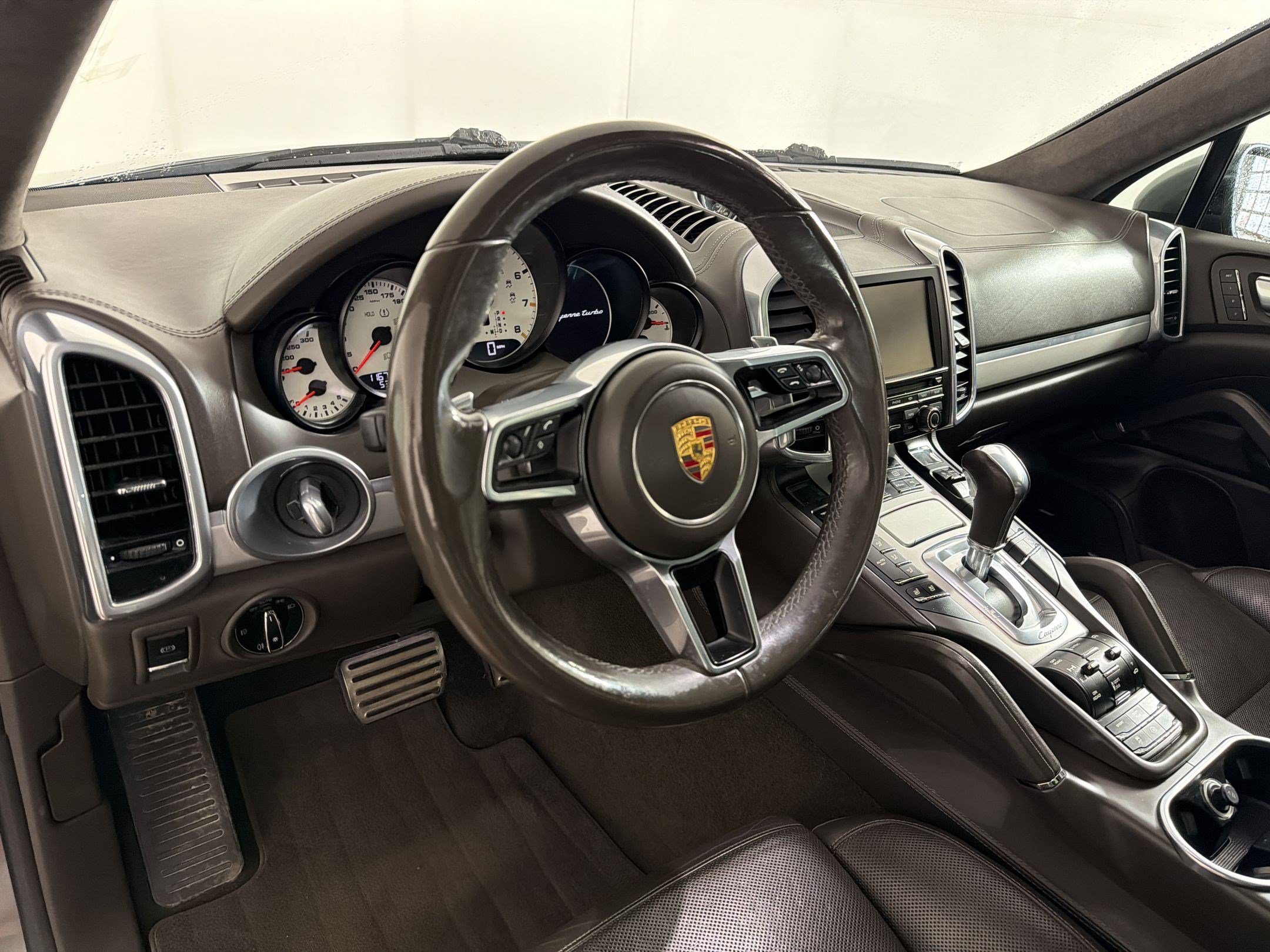 Used 2016 Porsche Cayenne Turbo AWD/4WD image 4