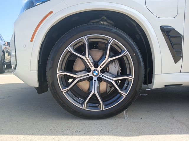 New 2026 BMW X5 xDrive50e image 5