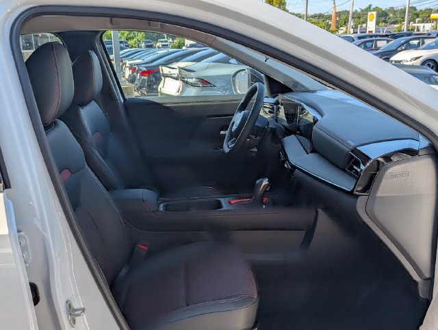 New 2026 Nissan Kicks SR FWD image 9