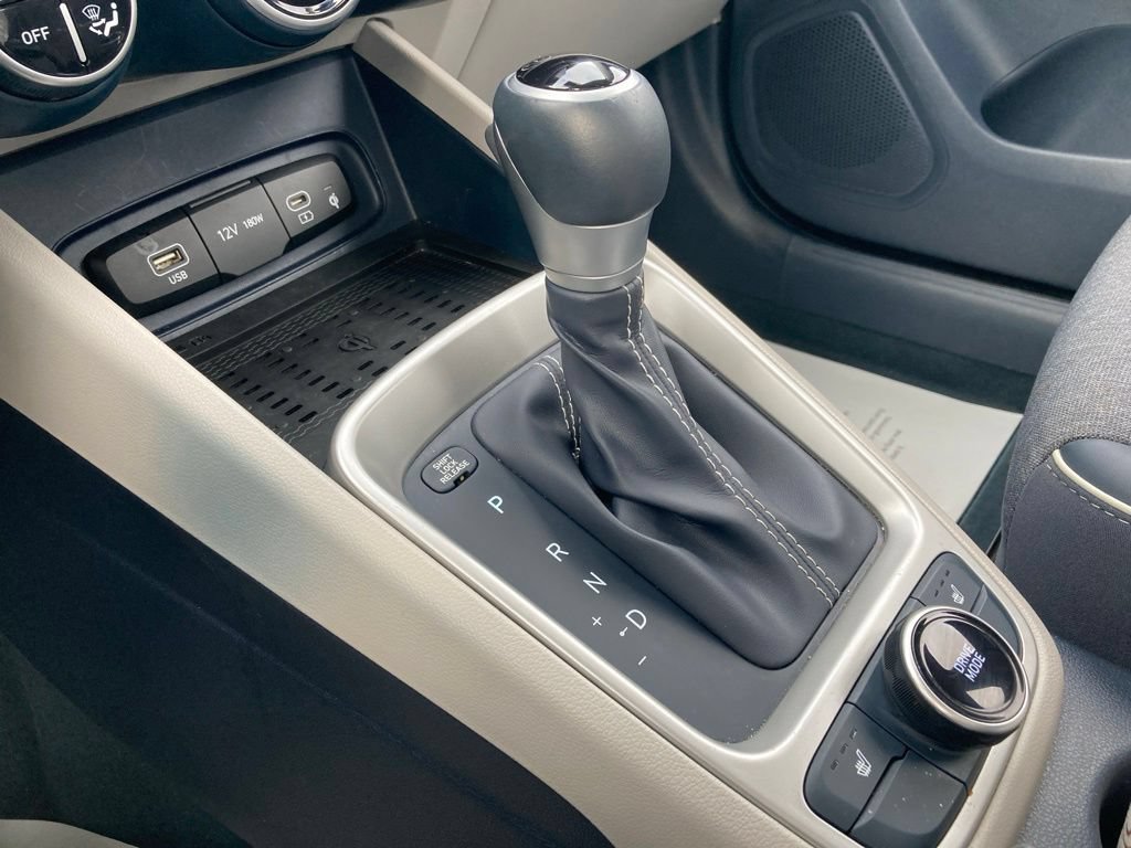 Used 2025 Hyundai Venue Limited FWD image 27